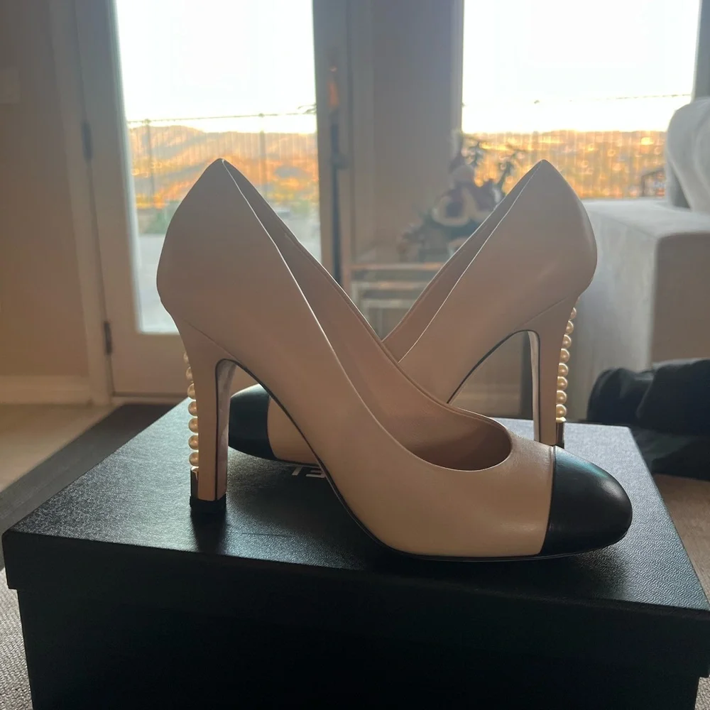 Chanel Authentic Beige and Black Women's Heels - Picture 3 of 5